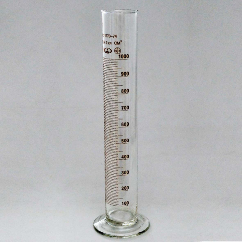Цилиндр мерный 1-1000-2 с носиком на стеклянном основании