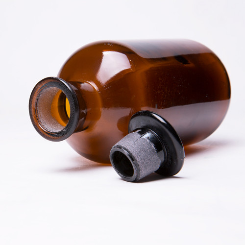 Склянка для реактивов 250 мл из темного стекла с узкой горловиной и притертой пробкой