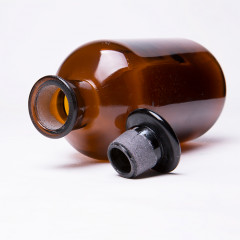 Склянка для реактивов 250 мл из темного стекла с узкой горловиной и притертой пробкой