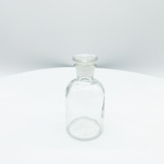 Склянка для реактивов 125 мл из светлого стекла с узкой горловиной и притертой пробкой